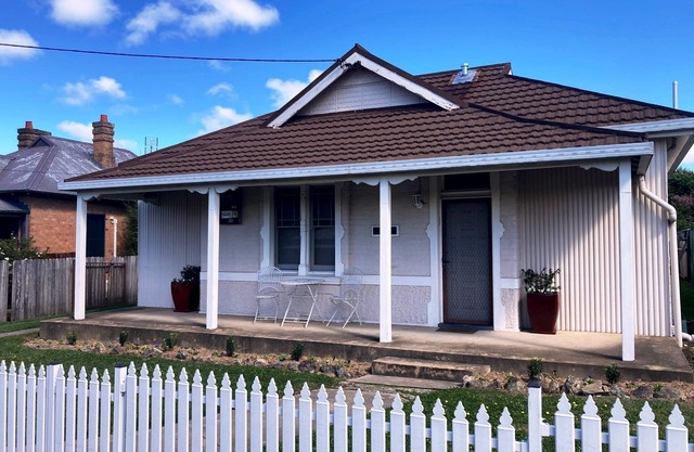Family Home Only 4 Blocks to the CBD