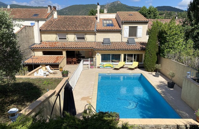 Family home (pool, jacuzzi and sauna)