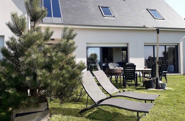 Family home with beautiful sea view and close to the beach in Vauville