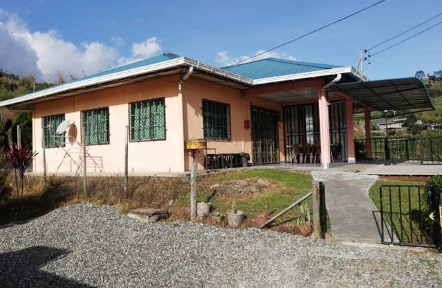 Family Homestay Nearby Desa Dairy Farm (5 minutes)