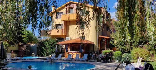 Family Hotel Iv
