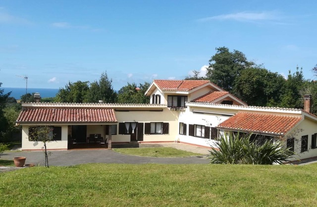 Family house in beautiful finca 5 minutes from the beach.