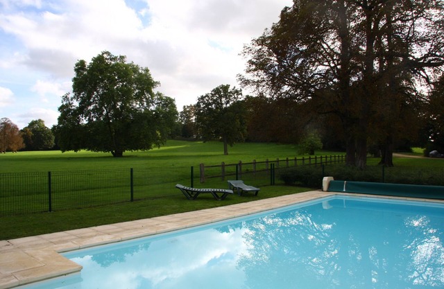 Family house in the park with exclusive pool