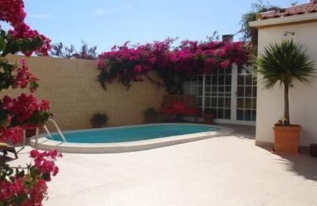Family house with pool by the beach