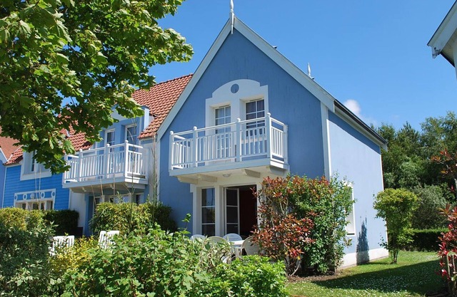 Family house with lake view, pets allowed, parking