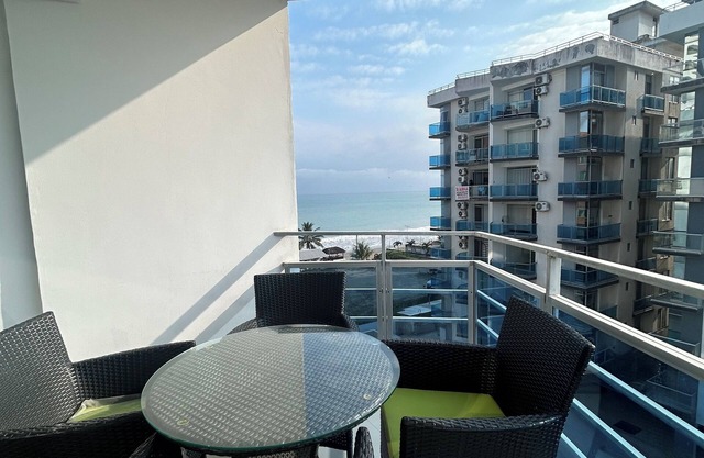 Family Oasis in Tonsupa – Spacious 3-BR Apartment with AC Near the Beach