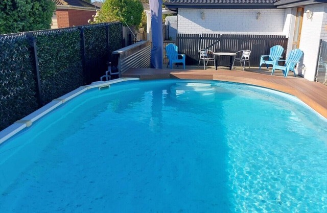 Family & pet friendly home - heated pool, gym, sauna 2km to the beach