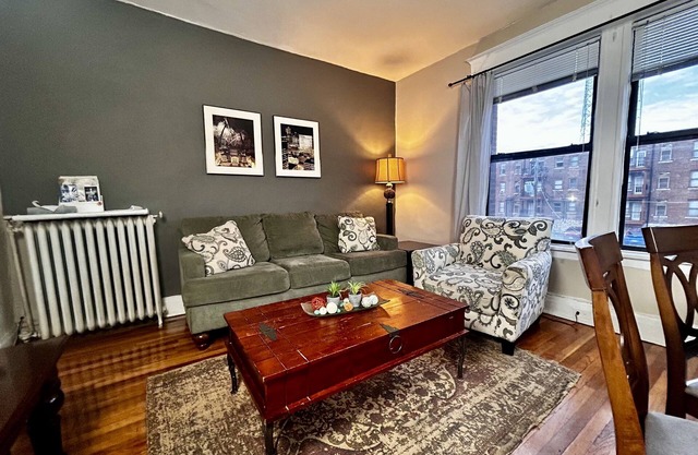 Family + Pet Friendly, King & Queen beds, steps to Metrolink+ Off-Street Parking
