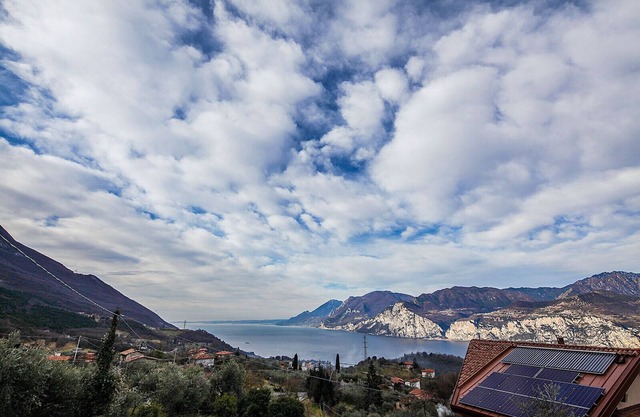 Family residence: 4 apartments and large communal area, pool and garden