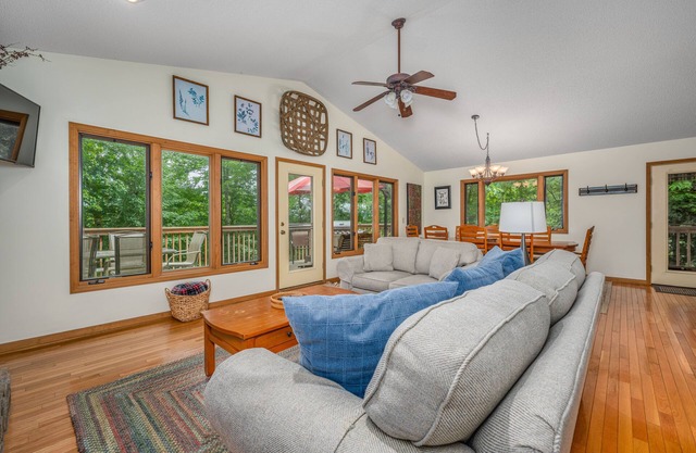 Family Retreat: Level Entry, Cozy Deck, Fireplace, Trail Access~2mi to Resort