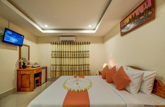 Family room: 1double & single bed - free breakfast