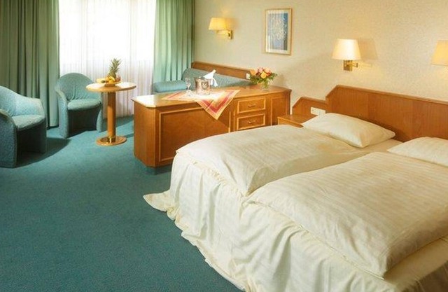 Family room, shower or bath, toilet, non-smoking - Hotel-Restaurant Pfälzer Hof