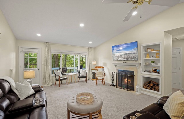 Family size! Close to the resort! Outdoor firepit! Pet friendly!