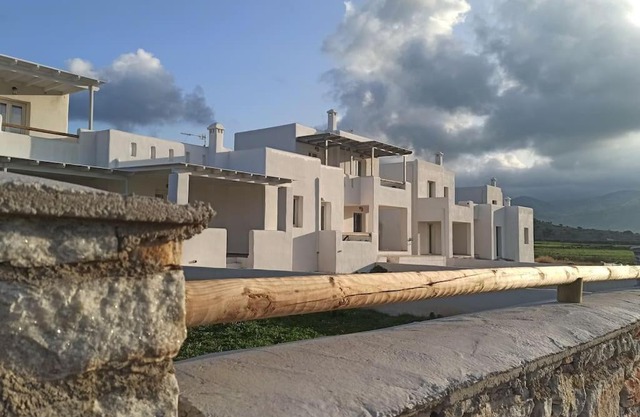 Family-size House in the fields of Naxos 2BR Queen, 2TV, 2WC