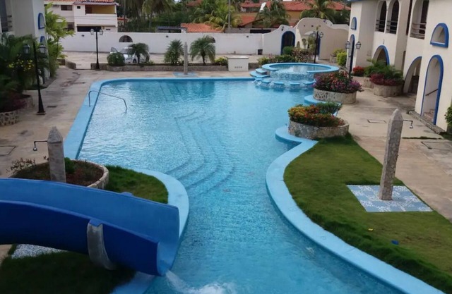 Family-sized condo with pool and beatiful areas
