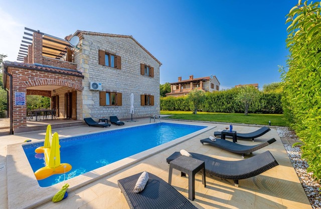 Family Villa Berenice with Pool, Grill, Sports and Tennis court
