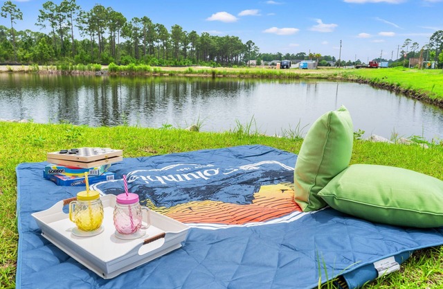 Family waterfront retreat-Near golf Beach Barefoot
