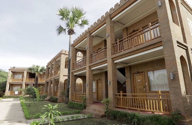 Famous Hotel Bagan 2