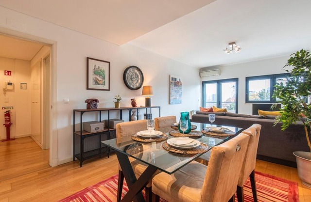 Fancy Apartment W/Metro at Doorstep by LovelyStay