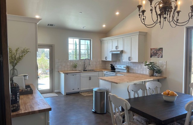 Fancy French Country cottage with large outdoor area & A/C in Sunny Nipomo