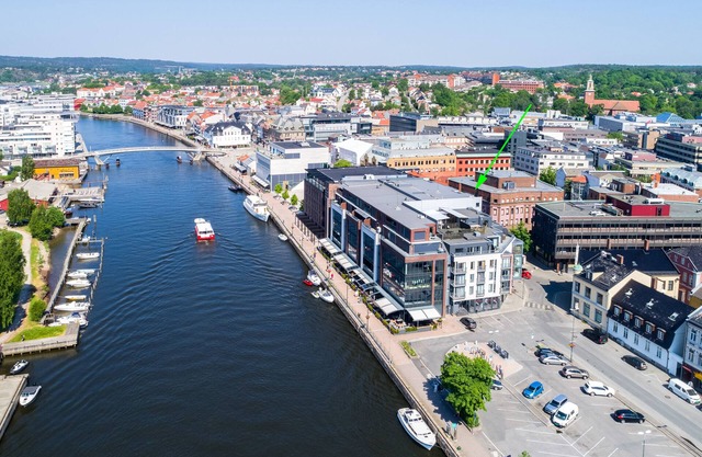 Fantastic 130m2 apartment on the river promenade