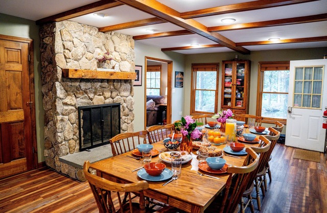 Fantastic 4-Season Cabin at Baxter Lake - Sleeps 8 - Dog Friendly