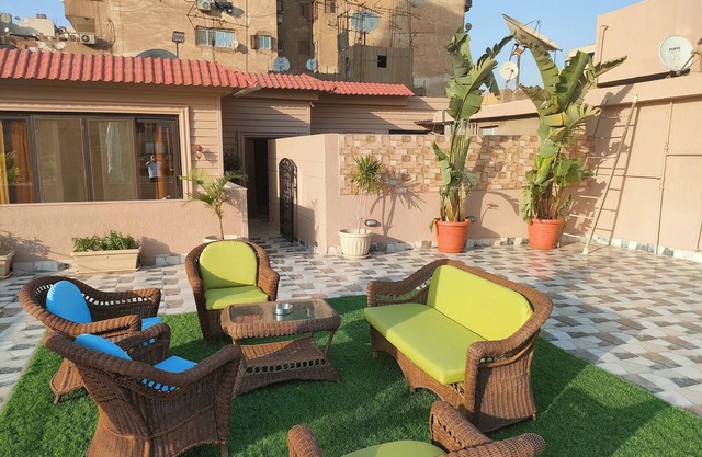Fantastic and spacious modern rooftop apartment overlooking downtown