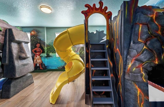 Fantastic Fortress | Huge estate w/grand amenities - near biggest theme parks