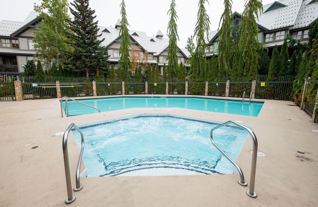 Fantastic Location | Dogs | BBQ | Pool & hot tub
