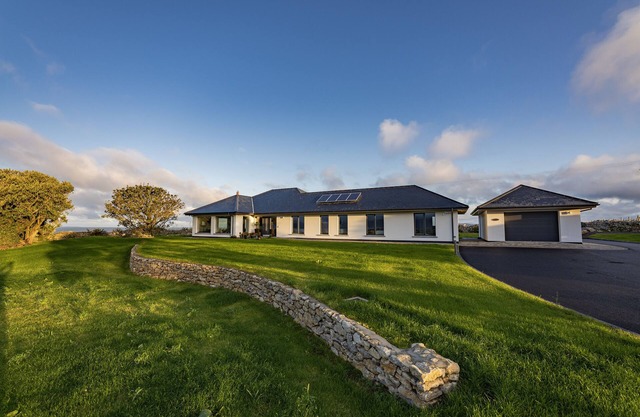 Fantastic sea view and right next to golf course