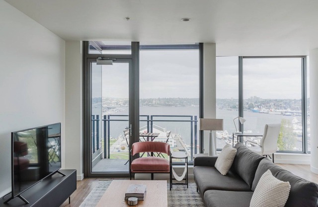 Fantastic SLU 2BR w/Gym, Media Room, W/D & Rofotop, by Blueground