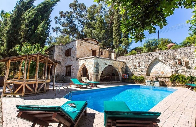 Fantastic Stone Villa, Private Pool, Sauna, Jacuzzi Hot Tub in the Idyllic location of Miliou!