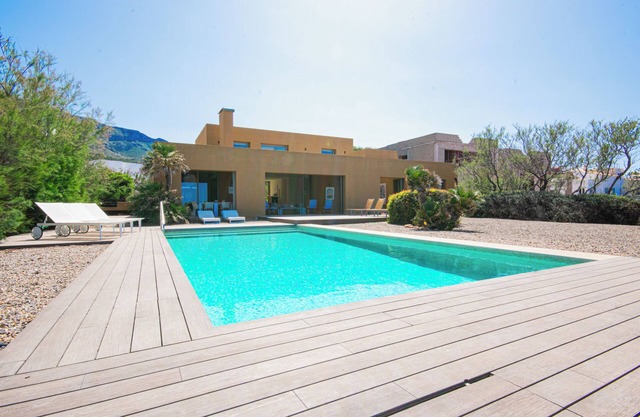 Fantastic villa in the first line of the sea in Beltem