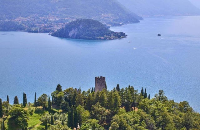 FANTASTIC VILLA WITH LAKE VIEW