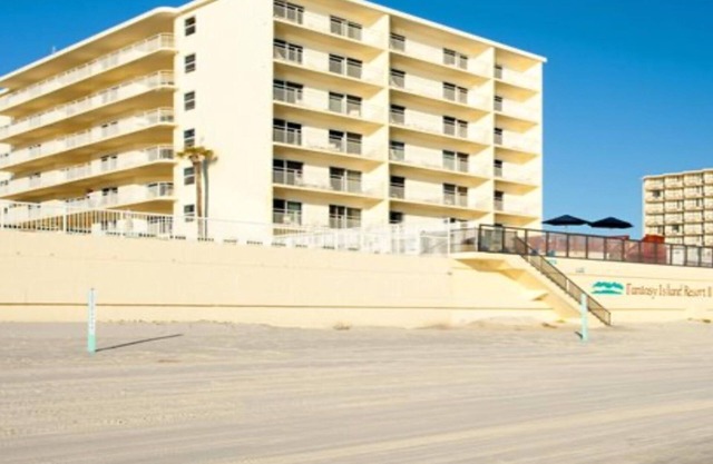 FANTASY ISLAND RESORT II OCEANFRONT DAYTONA BIKE WEEK 2-28,3-7,2025 7 NTS 2 BDRM