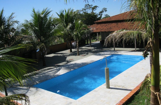 Farm: 4-bedroom house, 4 bathrooms, air conditioning, Wi-Fi, swimming pool, fishing lake.