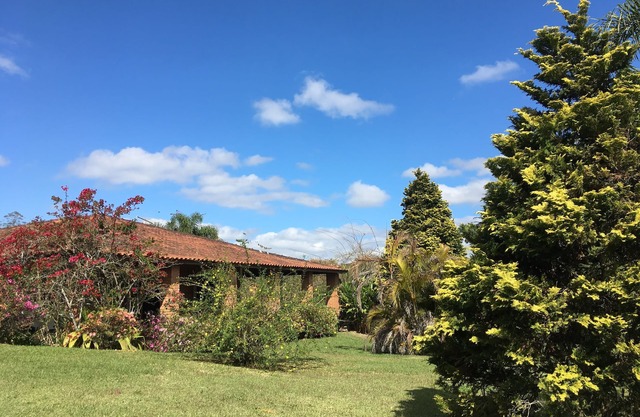 Farm with swimming pool, soccer field, near the Wine Route, Haras and Fishing