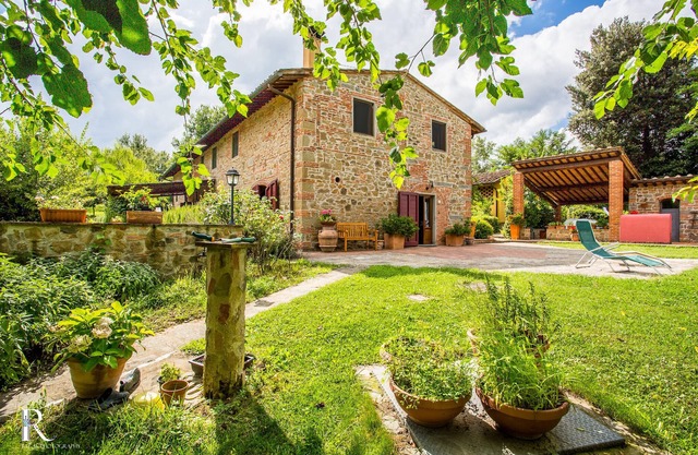 farmhouse with pool ,panoramic peaceful location near firenze,Sien