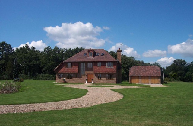 Farmhouse: Beautiful rural location. London from 60 minutes.