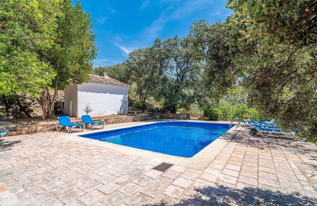 Farmhouse in Andalusia near Tiñosa Peak