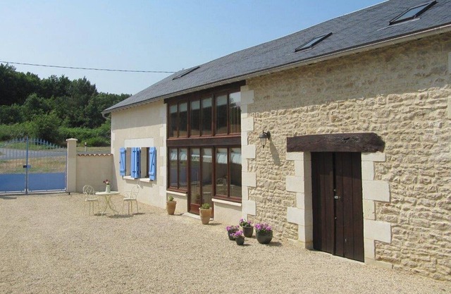 Farmhouse in the Loire Valley countryside with swimming pool and hot tub