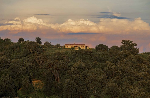 Farmhouse in the Tuscan countryside