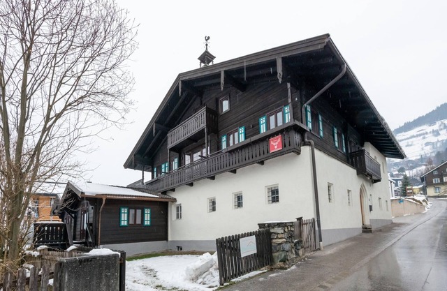 Farmhouse Niedernsill near Ski Slopes