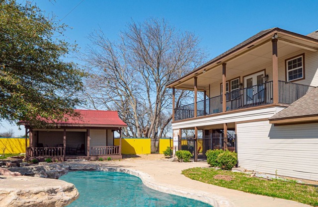 Farmhouse Oasis - Manam Estates