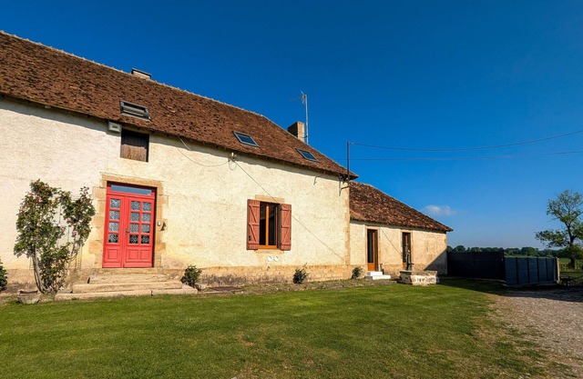 Farmhouse Retreat with Garden, AC, and Modern Amenities