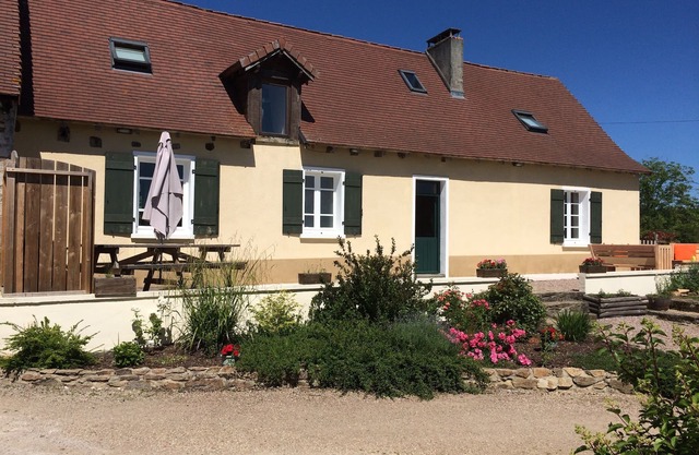 Farmhouse with Private Swimming Pool and Hot Tub
