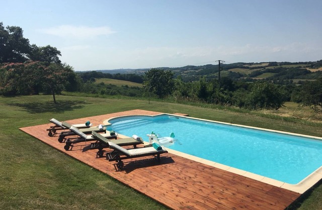 Farmhouse with stunning views, Exceptional location, land 11 hectares