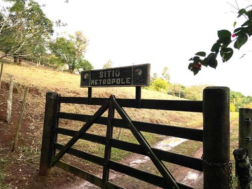 Fazenda com Trilhas e Açude -Refúgio Meio Mata Atlântica