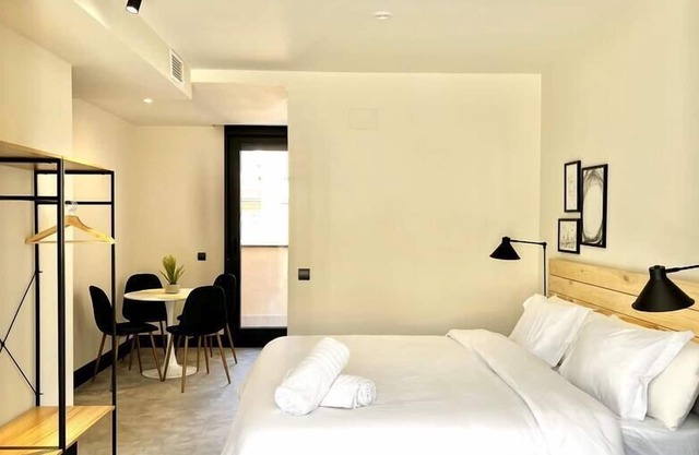 FD/ Beautiful penthouse with terrace. Parking, WIFI, TV.