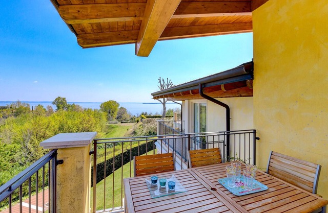 Fedra: with lake view balcony naer to the lake